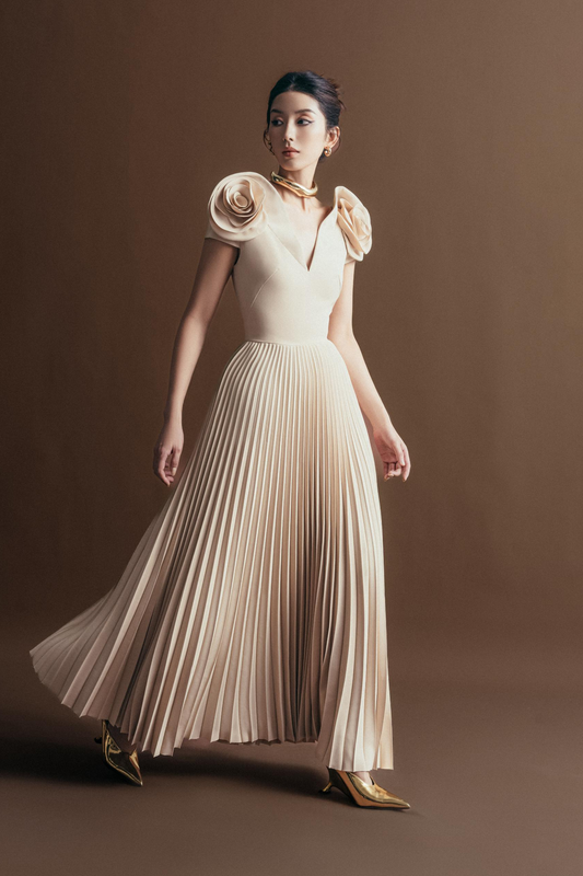 V-neck Floral Pleated Maxi Dress