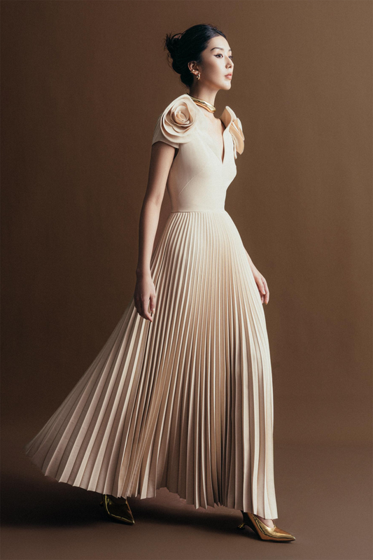 V-neck Floral Pleated Maxi Dress